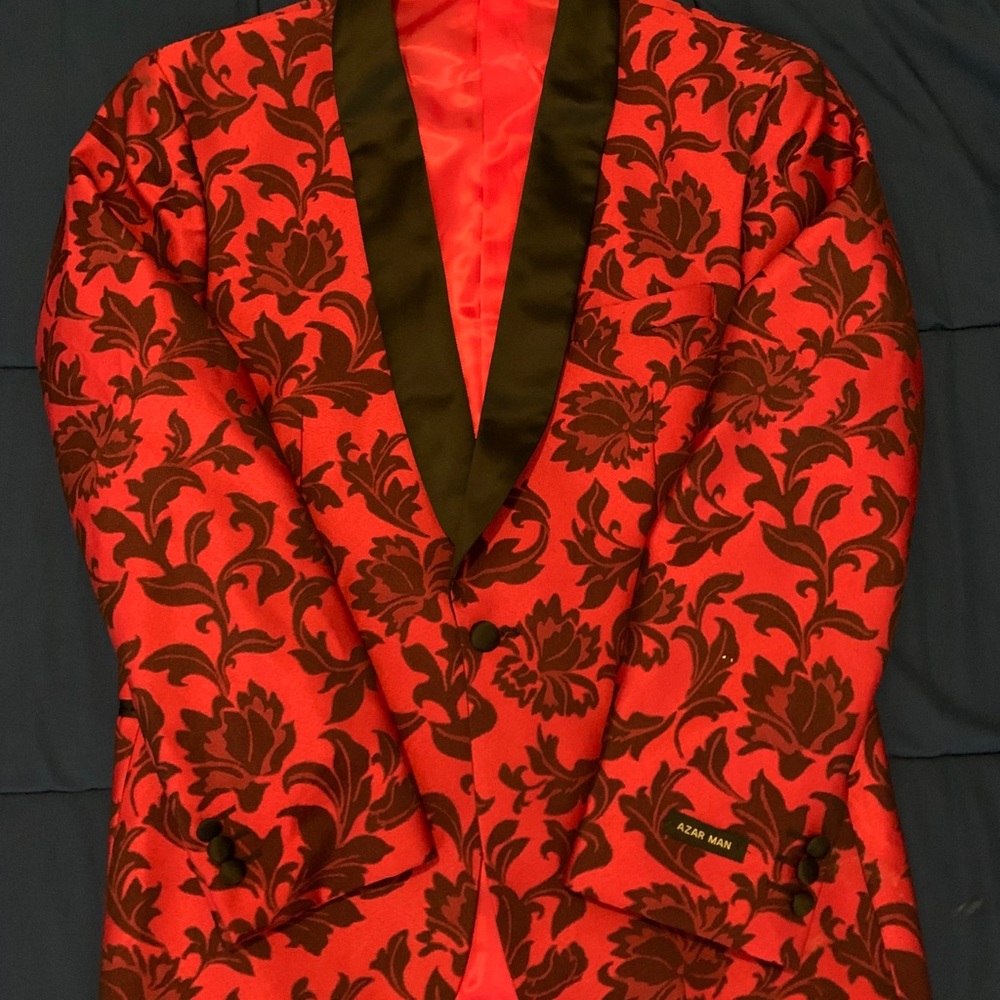 Men’s tailored fit suit jacket